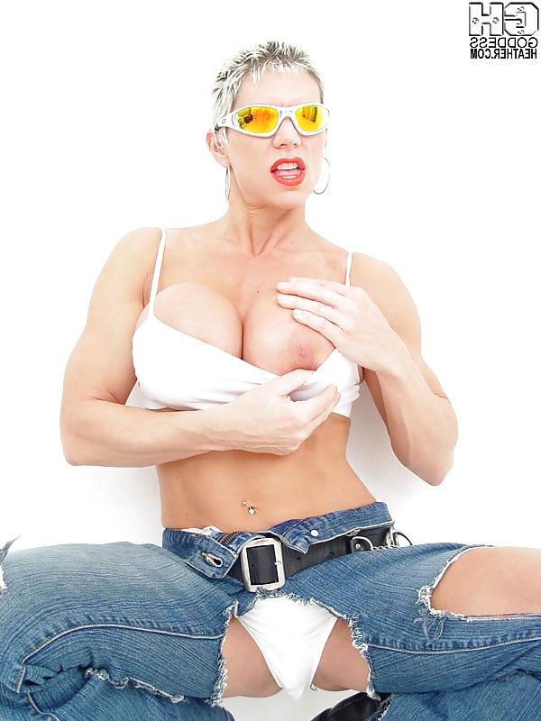 25P Blonde muscle mistress