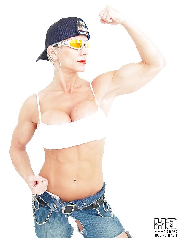 25P Blonde muscle mistress