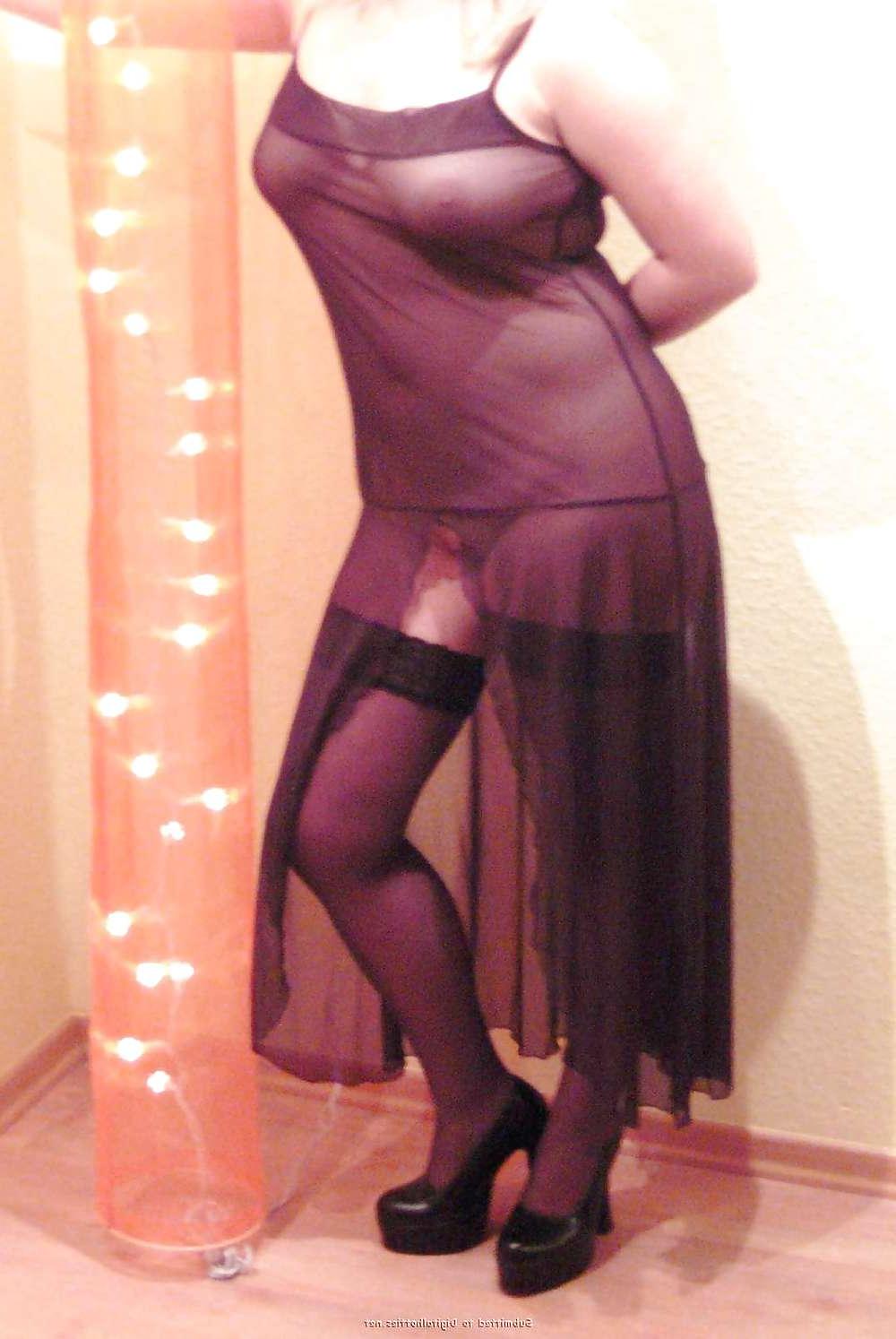 25P Curvy blonde milf