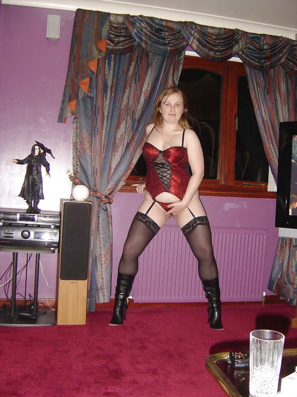 25P Curvy assed MILF