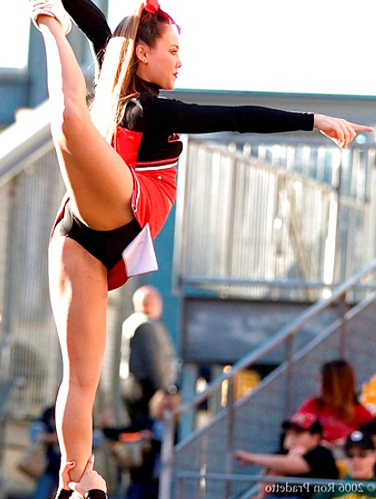 25P College Cheerleaders make my Dick Hard 2