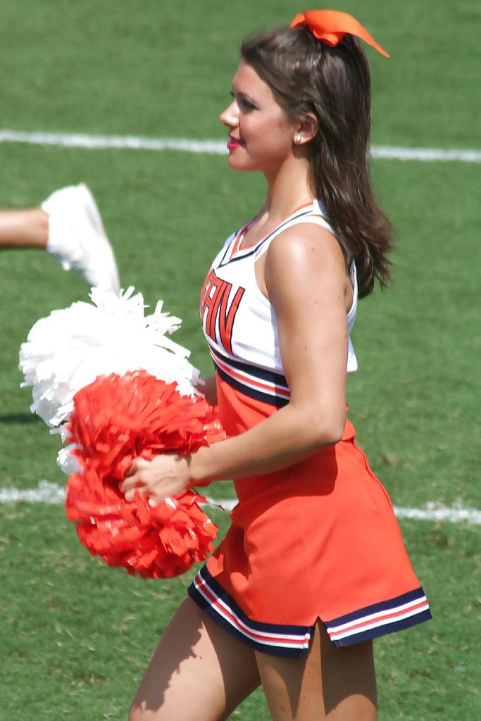 25P College Cheerleaders make my Dick Hard 2