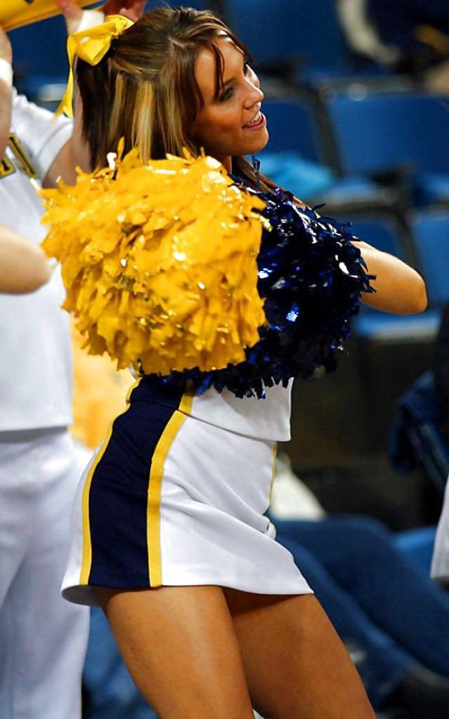 25P College Cheerleaders make my Dick Hard 2