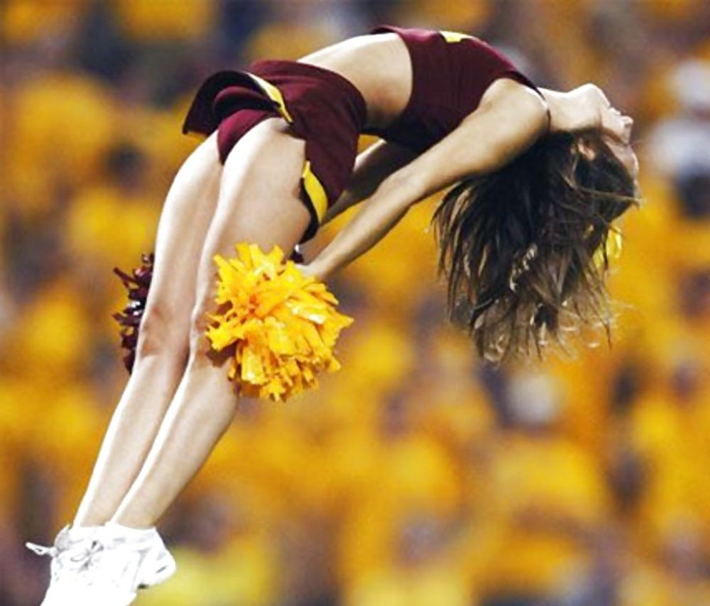 25P College Cheerleaders make my Dick Hard 2