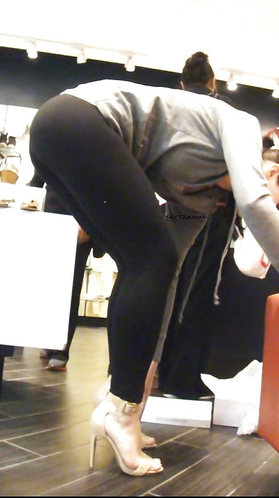 25P Hot Wives In The Streets With Nice Ass In Tight Leggings 