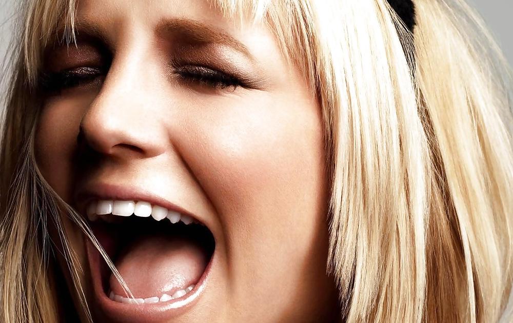 19P Britney Spears Head Shorts