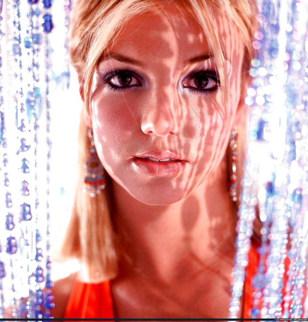 19P Britney Spears Head Shorts
