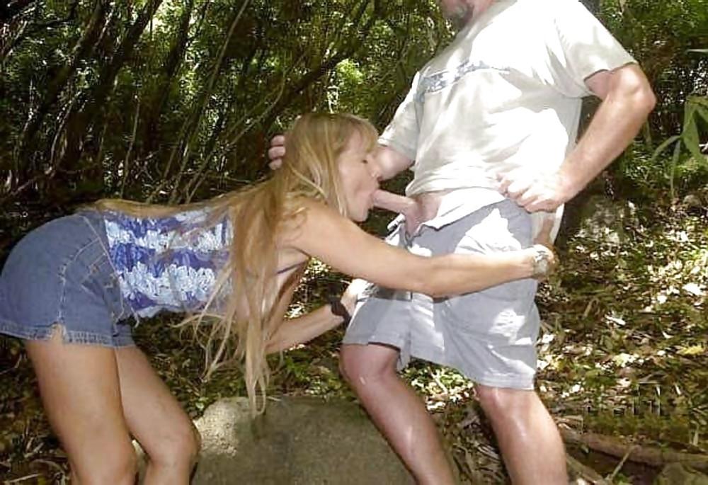 25P Public blowjob 1