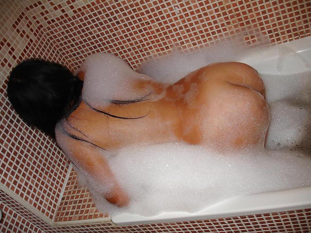 6P Do you want to have a bath with her??