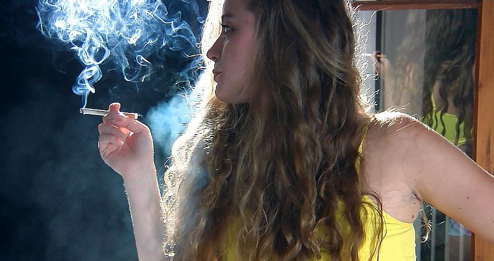 24P Glamour Smoking: Alejandra