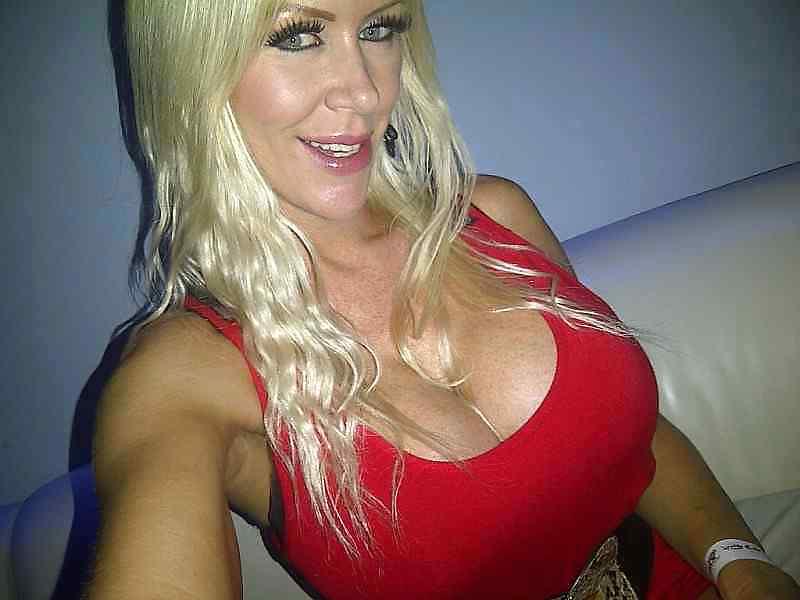 25P HoT BimBo MILF ProfeSSional & Amateur SeSSion by DarKKo