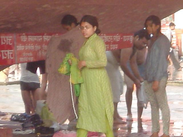 25P INDIAN BATHING WOMANS