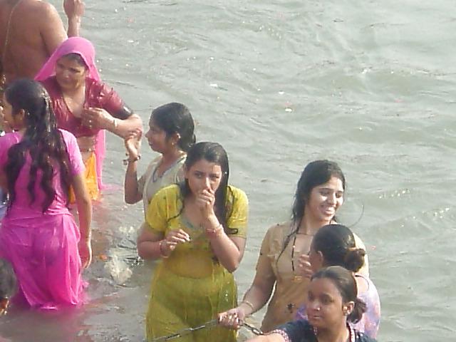 25P INDIAN BATHING WOMANS