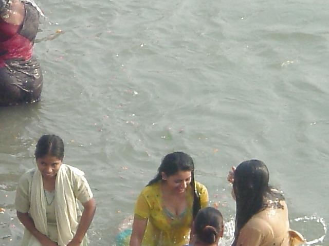 25P INDIAN BATHING WOMANS