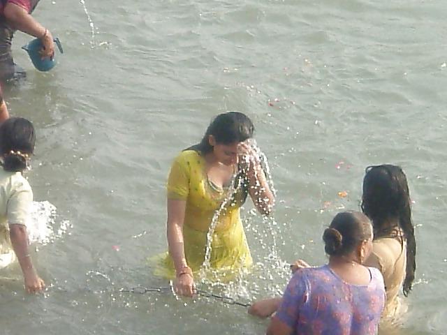 25P INDIAN BATHING WOMANS