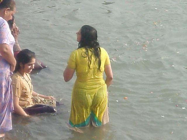 25P INDIAN BATHING WOMANS