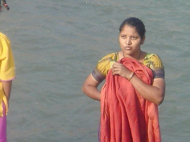 25P INDIAN BATHING WOMANS
