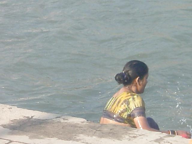 25P INDIAN BATHING WOMANS