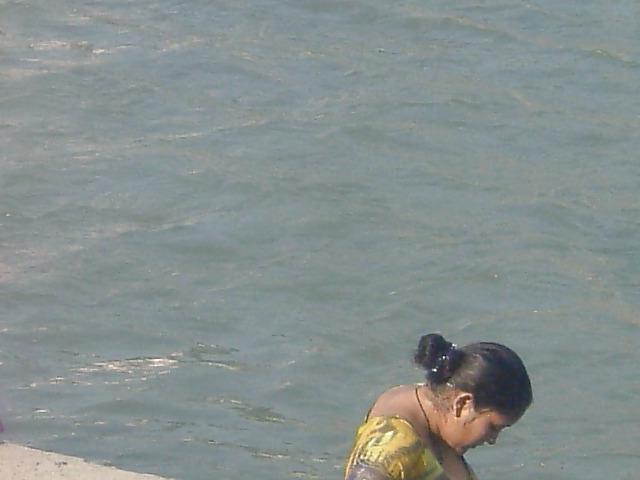25P INDIAN BATHING WOMANS