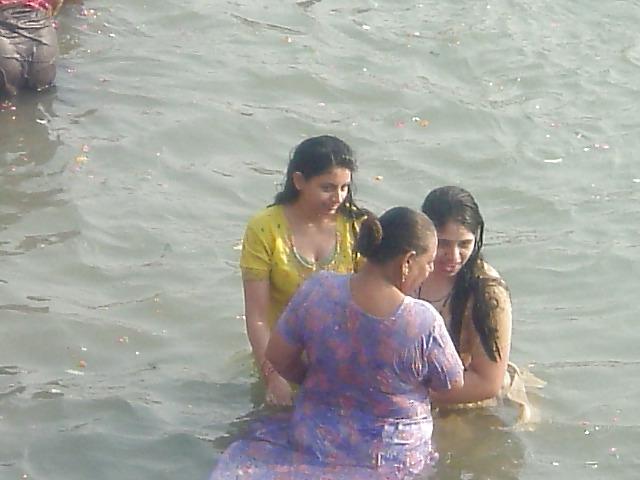 25P INDIAN BATHING WOMANS
