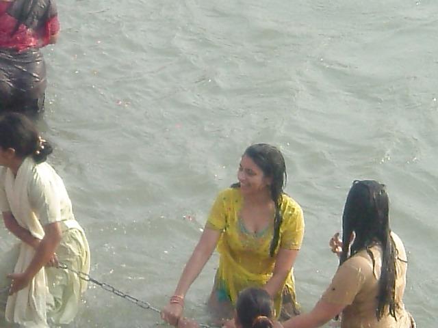 25P INDIAN BATHING WOMANS