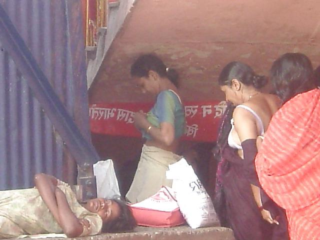 25P INDIAN BATHING WOMANS