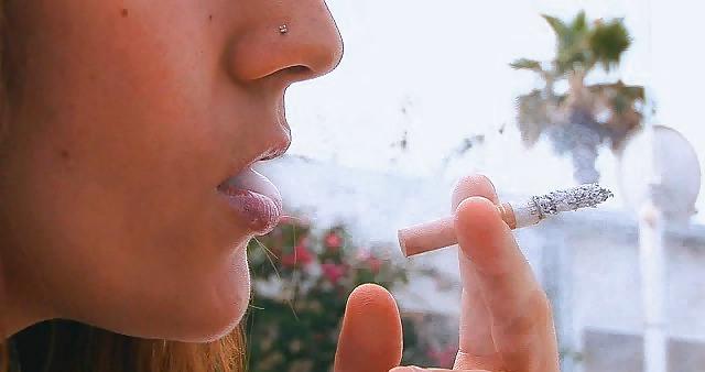 25P Glamour Smoking: Patricia