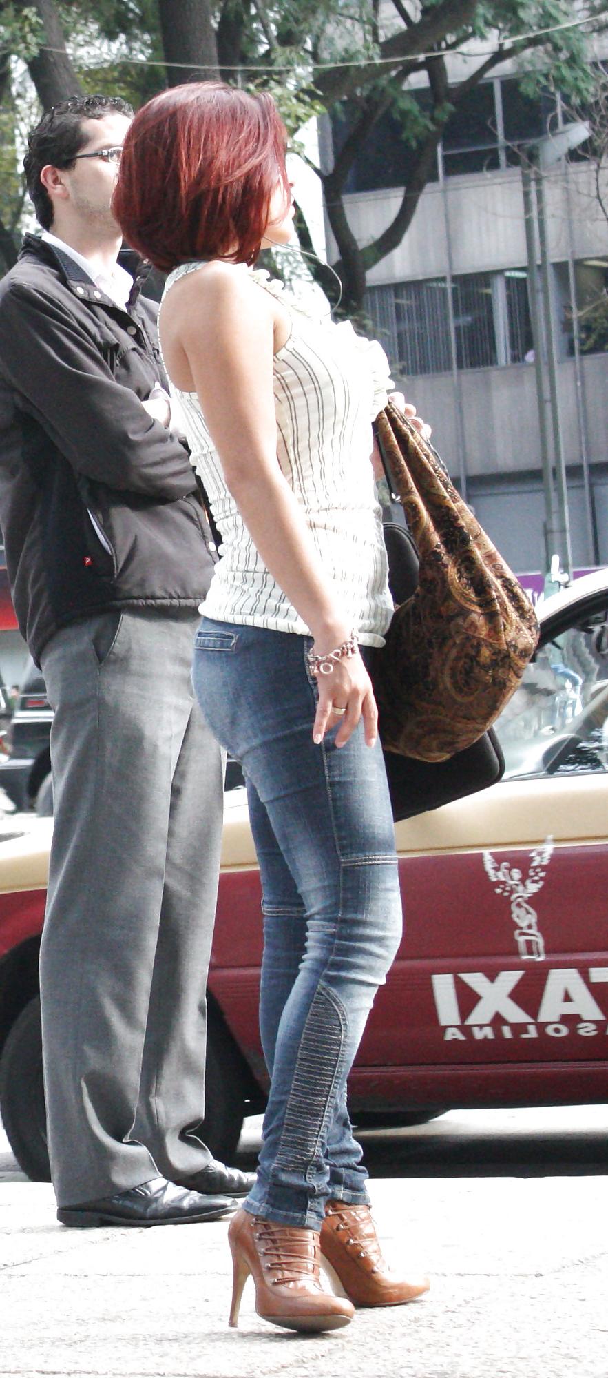 25P Milf in thight jeans
