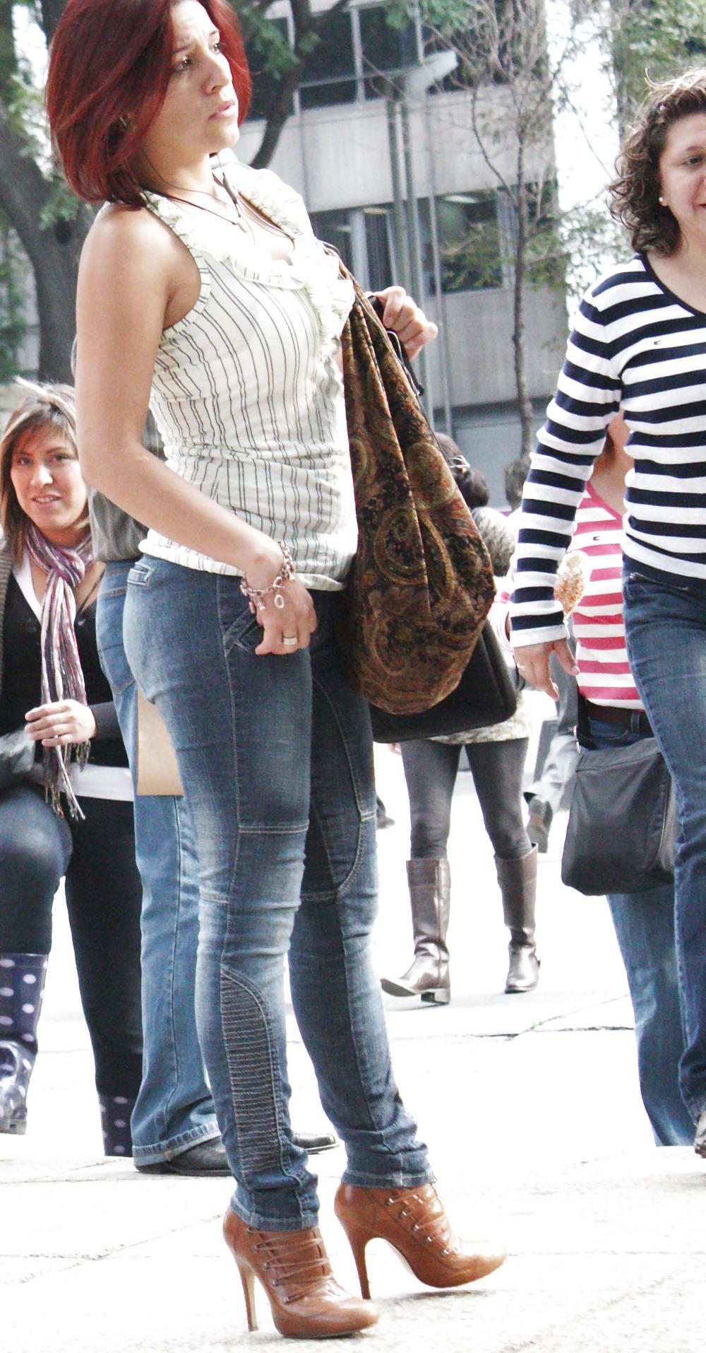 25P Milf in thight jeans