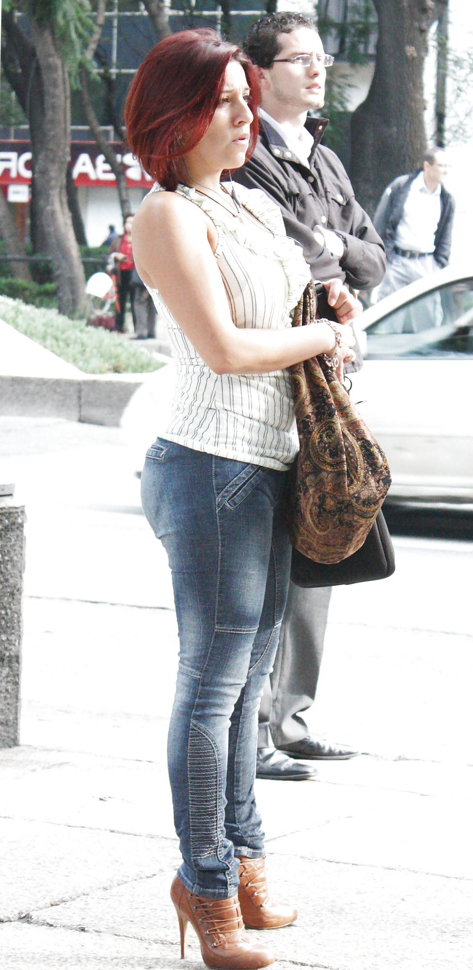 25P Milf in thight jeans