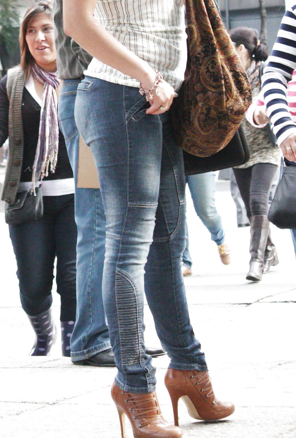 25P Milf in thight jeans