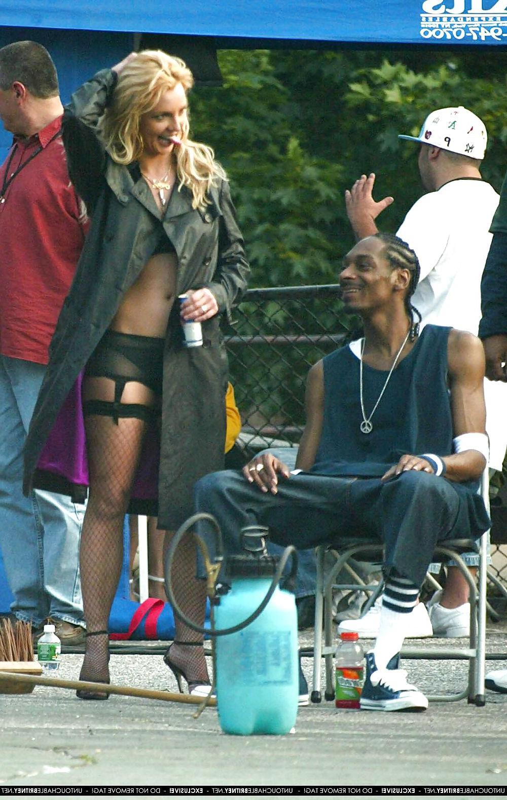 25P Britney Spears Outrageous Video Pics