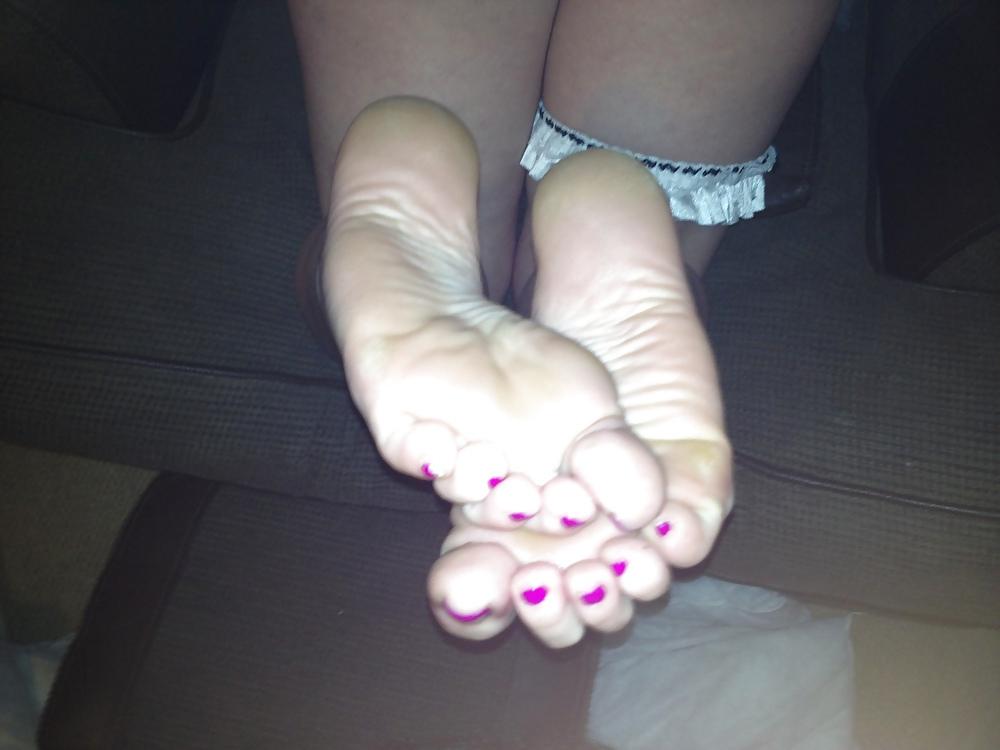 16P Kirsty, tied up with heels on then toes out