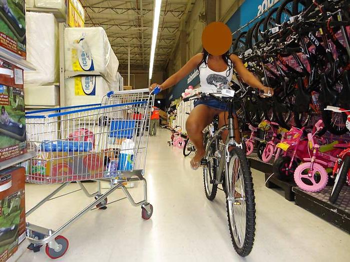 25P Brazilian exhibitionist public slut