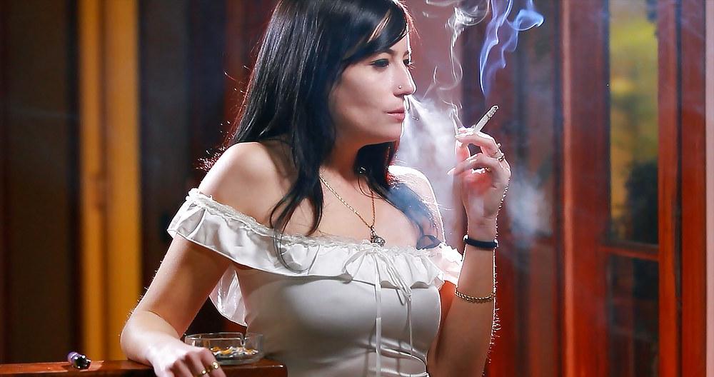 25P Glamour Smoking: Alazne