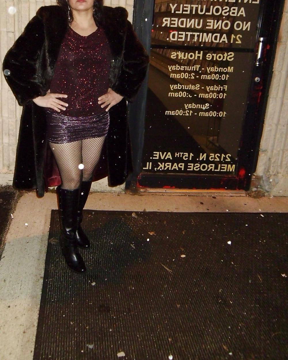 4P Analisa en 15Ave. Adult Emporium en Melrose Park, IL