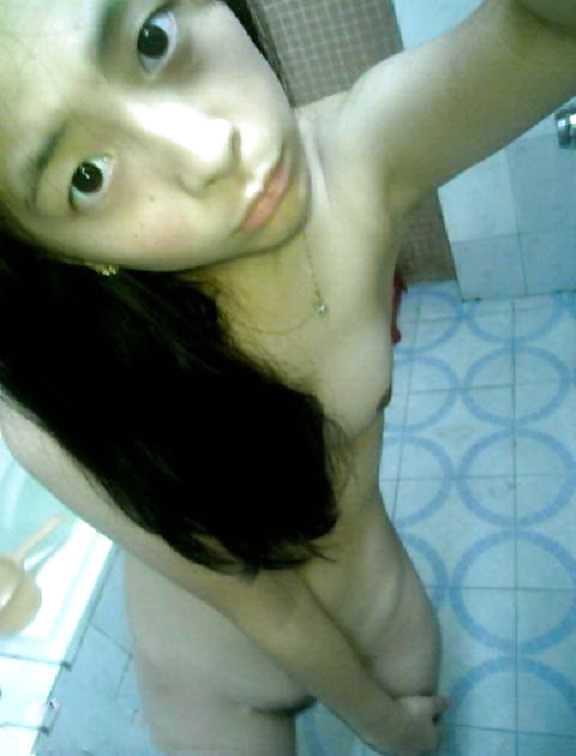 25P CHINESE - Slutty Girl Selfshot in Bathroom Part 2