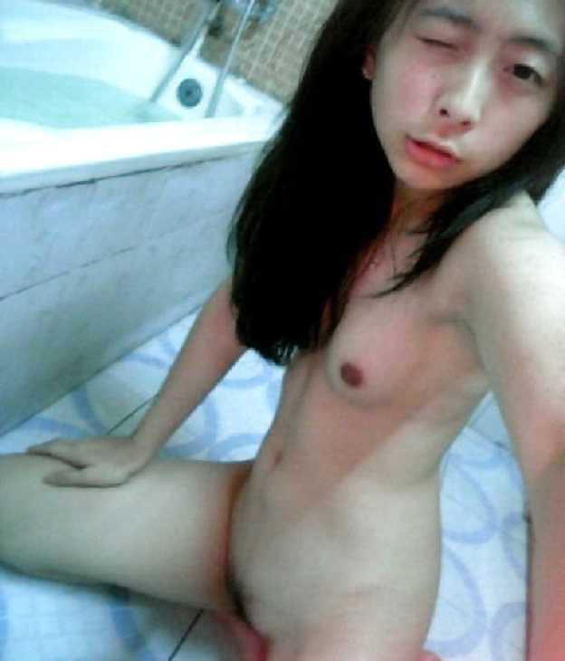 25P CHINESE - Slutty Girl Selfshot in Bathroom Part 2
