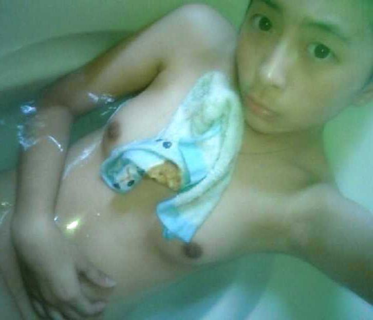 25P CHINESE - Slutty Girl Selfshot in Bathroom Part 2