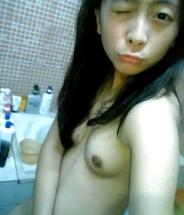 25P CHINESE - Slutty Girl Selfshot in Bathroom Part 2
