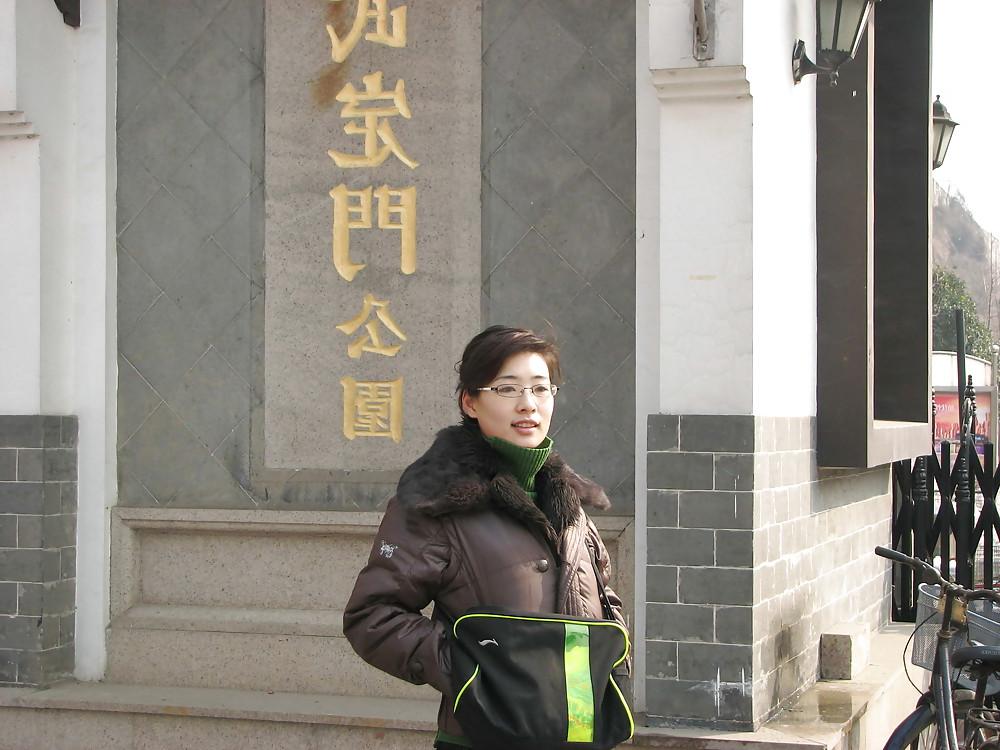 25P Chinese housewife with bushy armpits