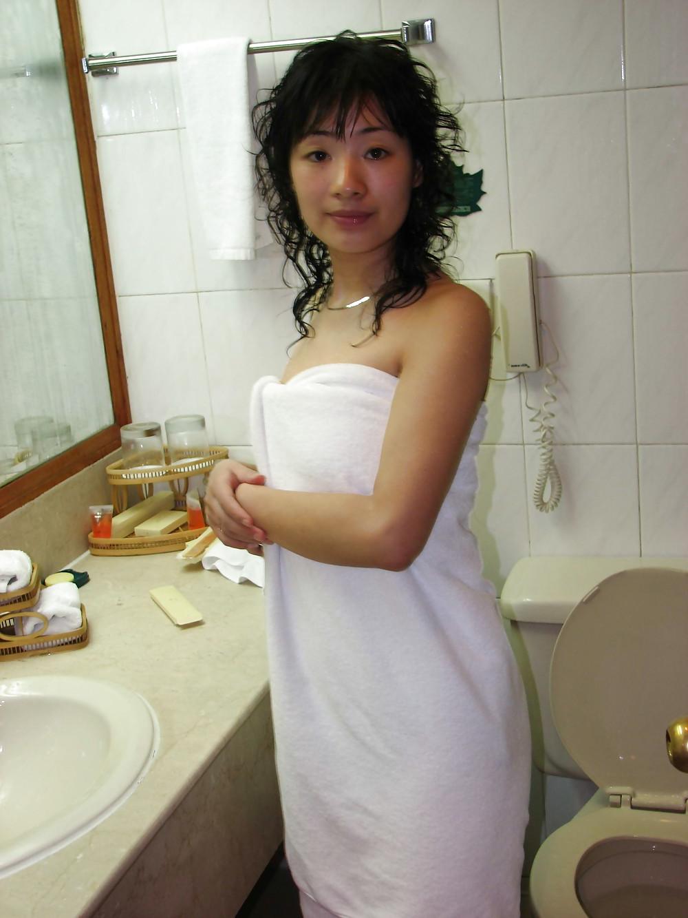 25P Chinese housewife with bushy armpits