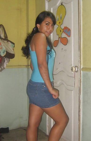 10P Bathroom ass girl