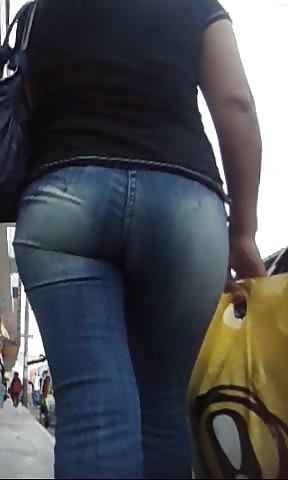 7P Rica colita de flaca en jeans