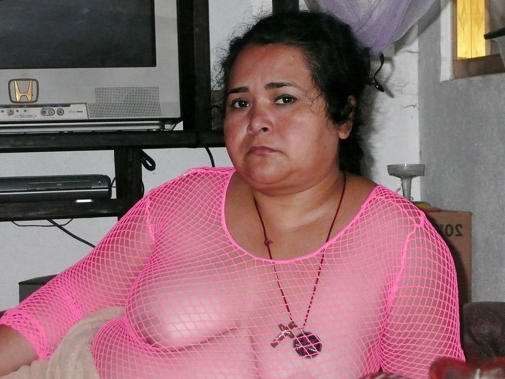 25P La Chalupa aka OXXO Reynosa - Bathing Mexican Xwife