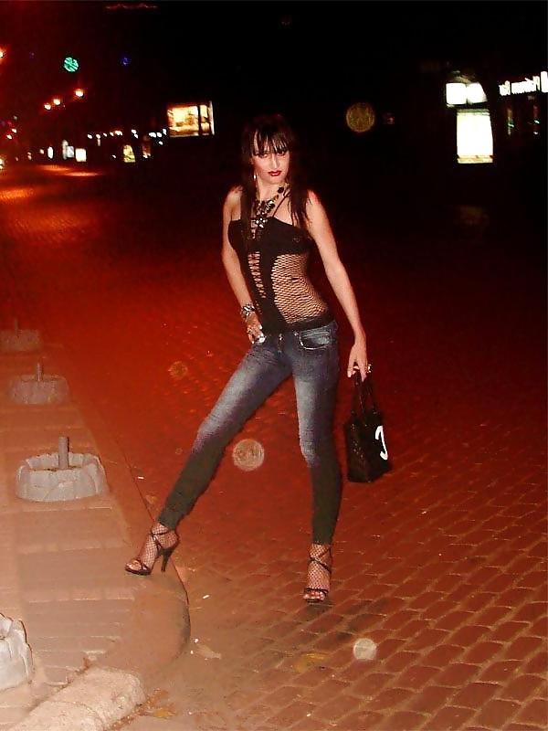 25P Queens in Jeans LLXVI