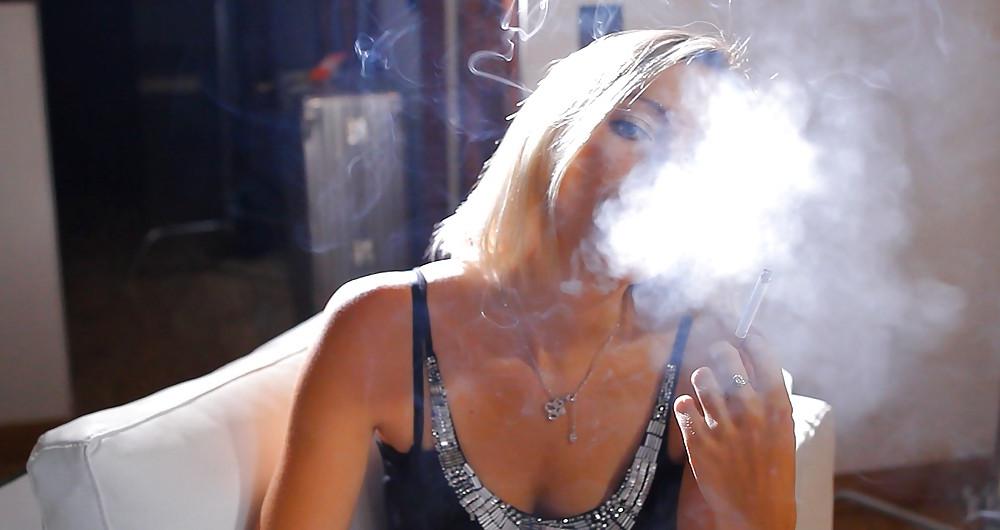 22P Glamour Smoking: Natia