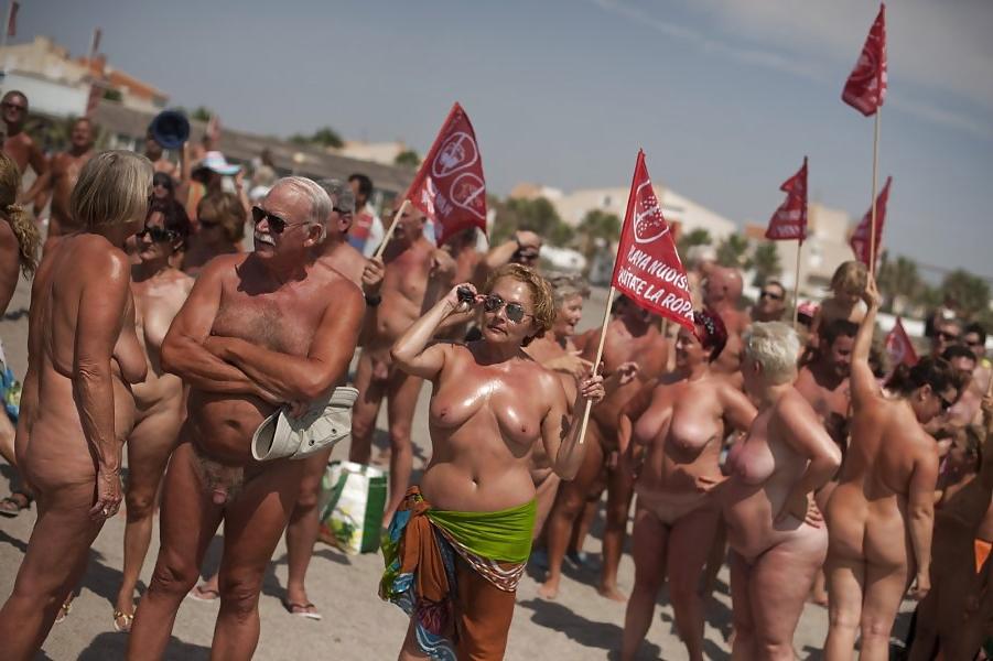 9P Nude bathing worldrecord