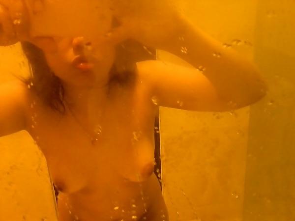 8P Bathroom Nude