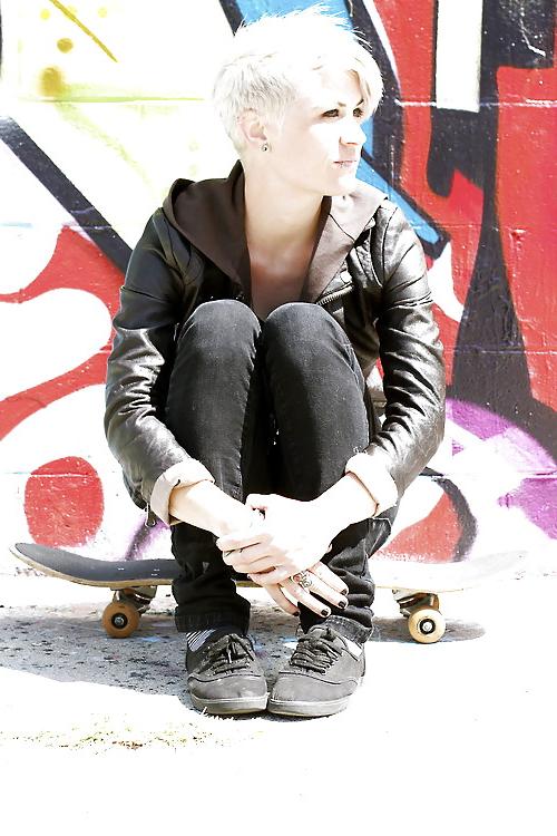 25P Short haired androgynous girls